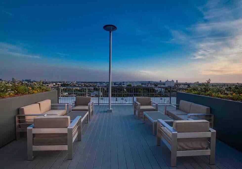 Luxe Corner Penthouse 1br On Sunset Apartment *